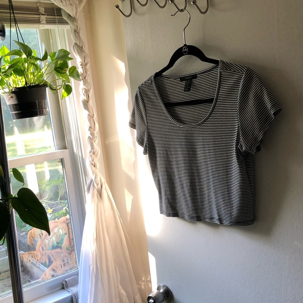 striped cropped tshirt